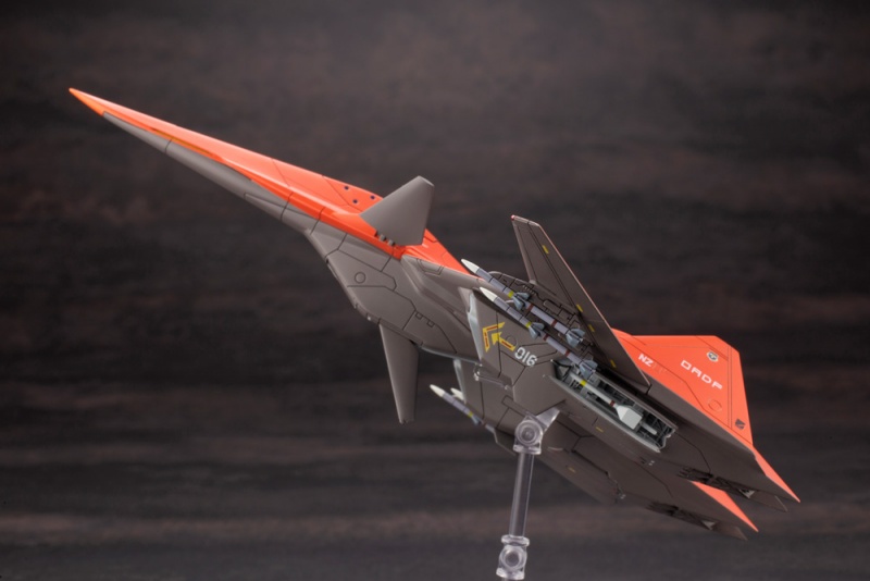 新闻资讯] 寿屋1/144 <皇牌空战> ADF-01 / ADF-01〈For Modelers