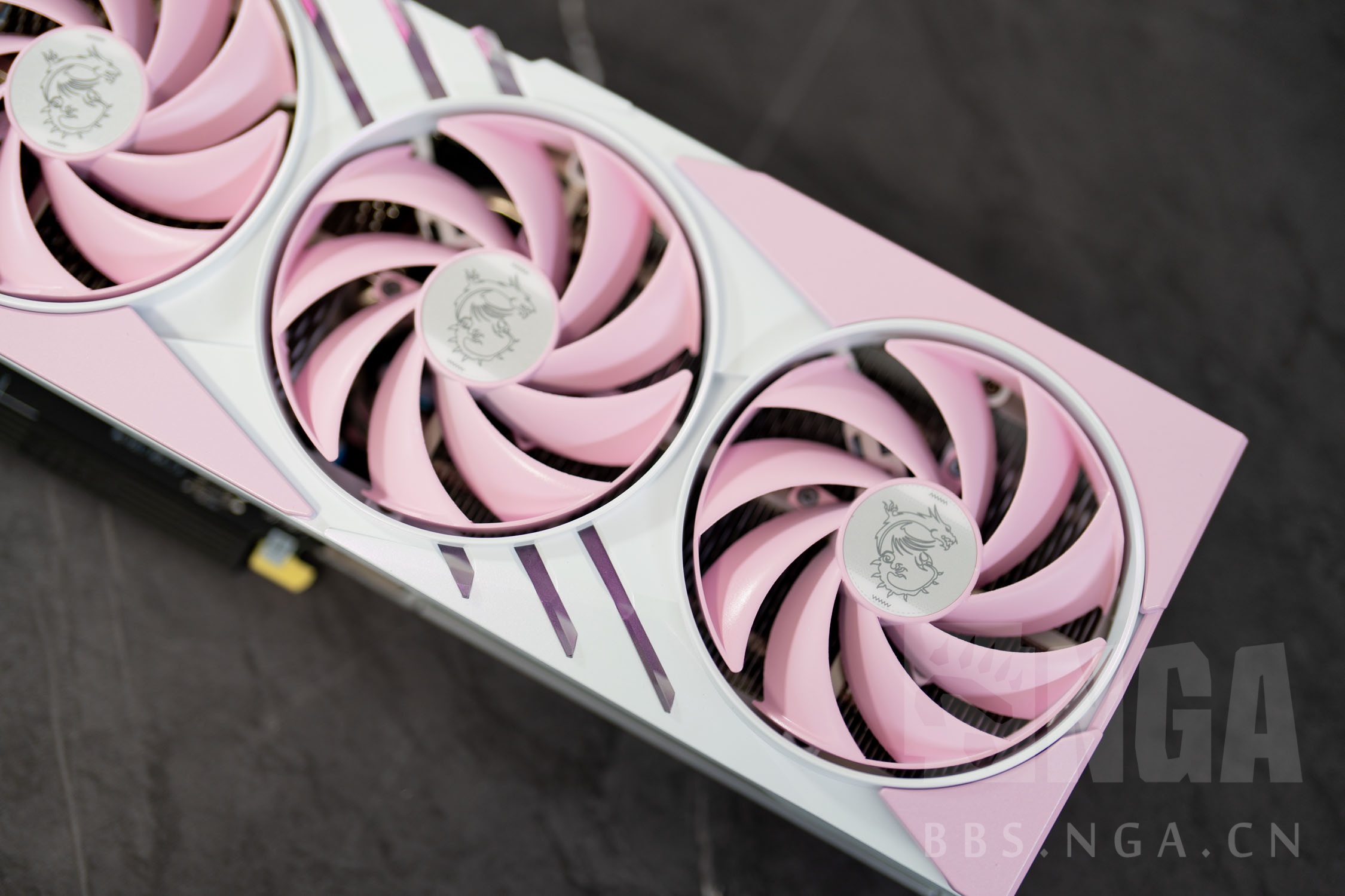 ROLL GeForce RTX 4060Ti GAMING X SLIM WHITE Ikataruto Roll Geforce Rtx 4060ti Gaming X Slim White Ikataruto
