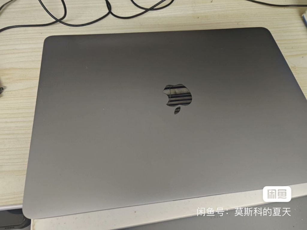 出一台官翻MacBook pro M1 2020 13寸灰色4400 178