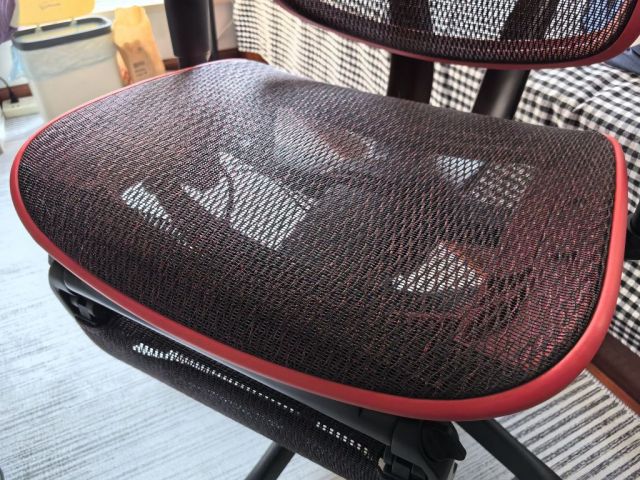 上周看帖子，跟风买了个人体工学椅，作为重度游戏玩家，对比下个人长期坐过的三把不同价位椅子具体实际体验差别 178