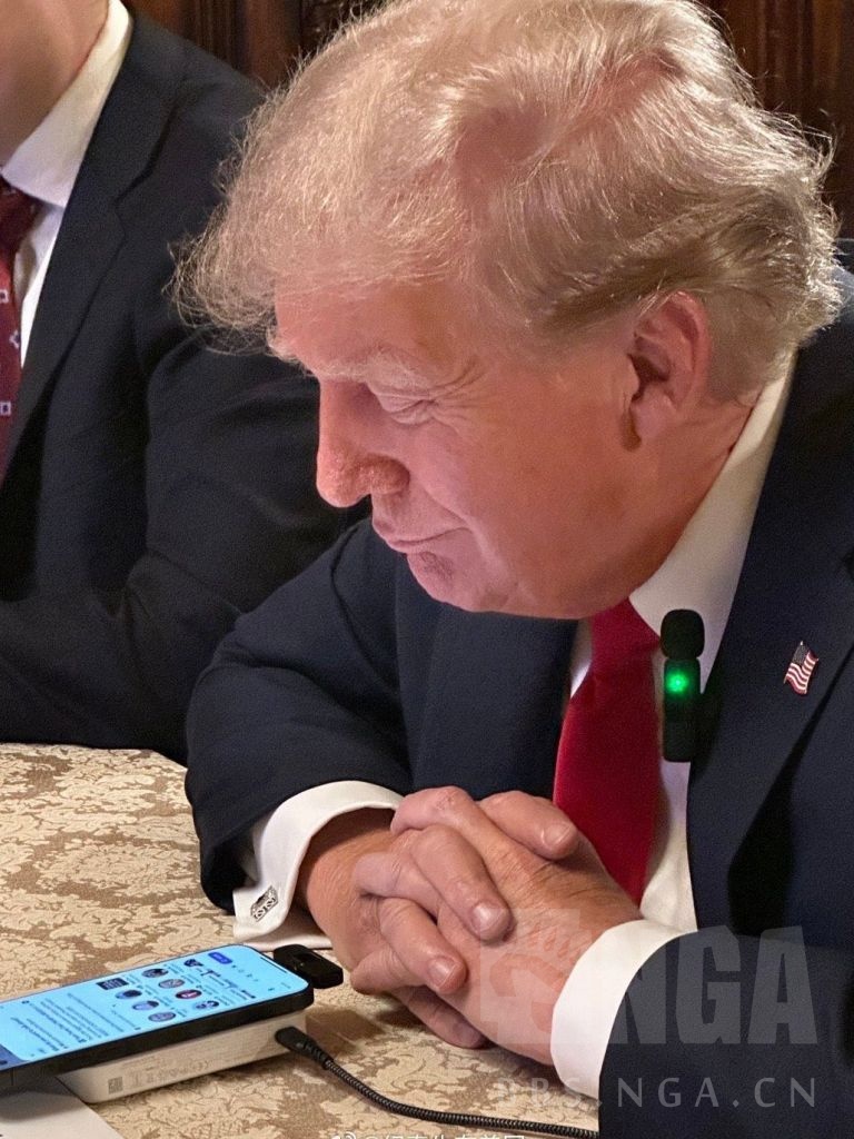 今天川普在推特直播用的是安克充电宝NGA玩家社区